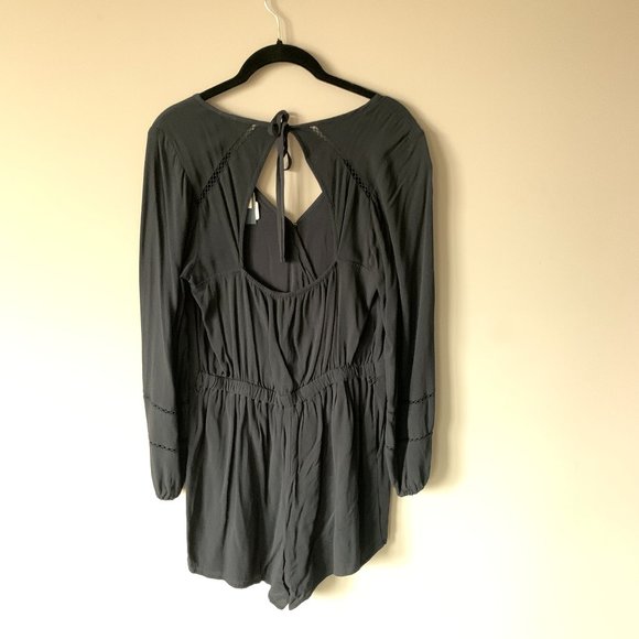 NWT Abercrombie & Fitch Romper (long sleeve w/ back detail) - Black - size Large - Picture 4 of 5